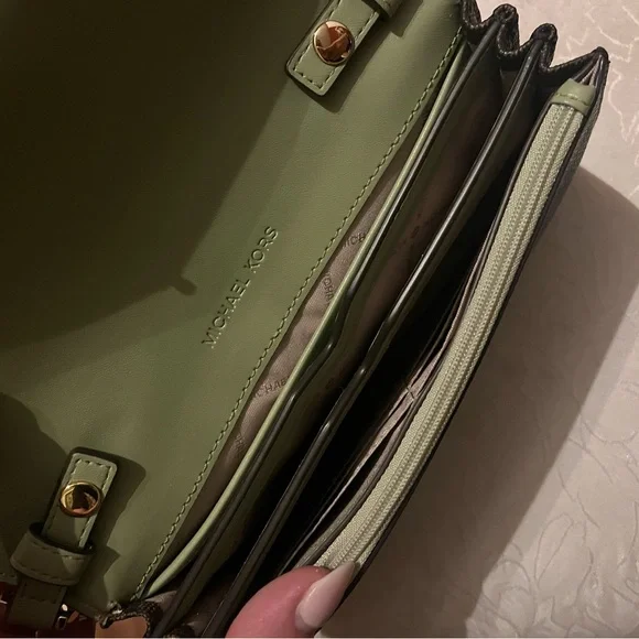 ✨MICHAEL KORS Crossbody Purse✨ - Picture 3 of 5